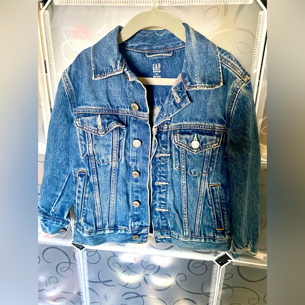 Boys Gap denim jacket in great condition 3-5yr old